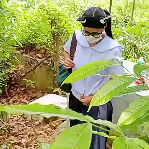 Entod ama Tukang Sampah Di Kebon